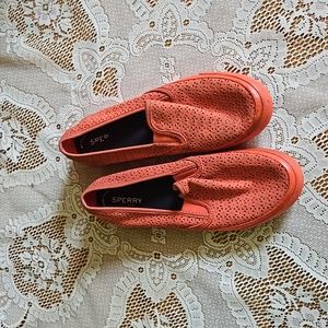 Sperry leather laced cut loafer.